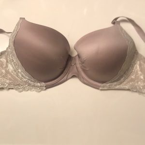 Victoria secret 32DD bra no padding